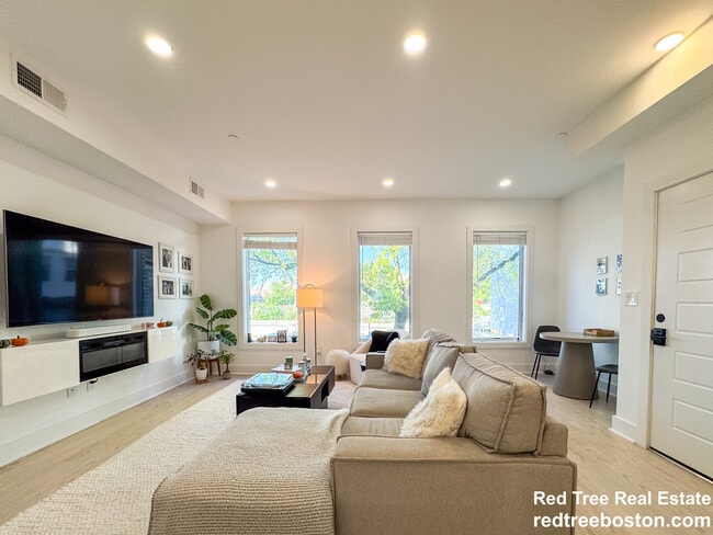 Photo - 231 Maverick St Apartment