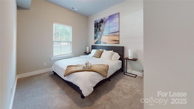 Foto del edificio - 5020 Central Ave