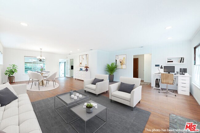 Foto del edificio - 10524 Bloomfield St