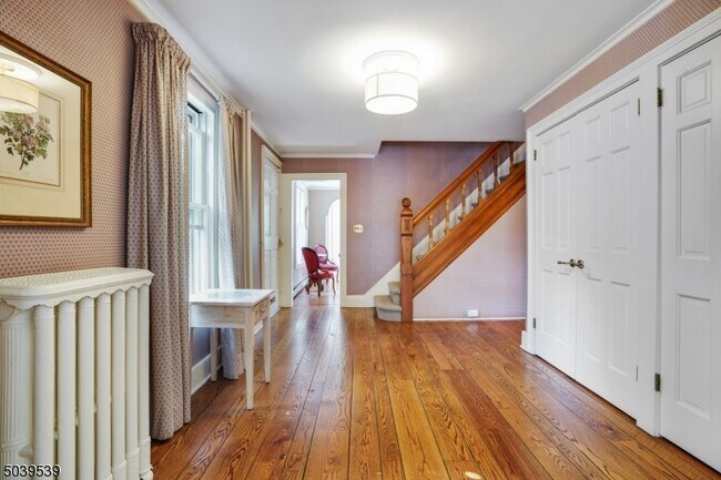 Building Photo - 37 Pine Grove Ave