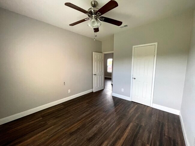 Guest bedroom - 12166 Metric Blvd