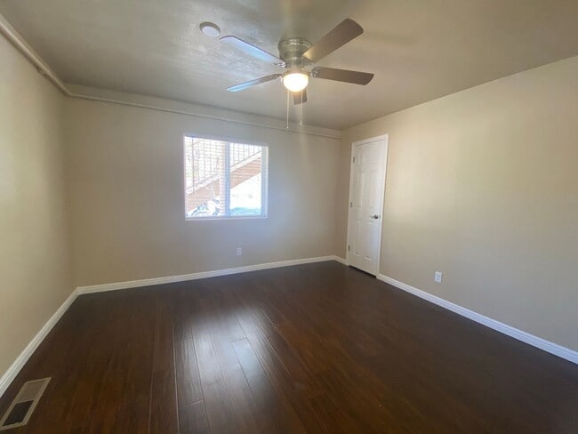 Foto del edificio - *utilities included* Three bedroom apartme...