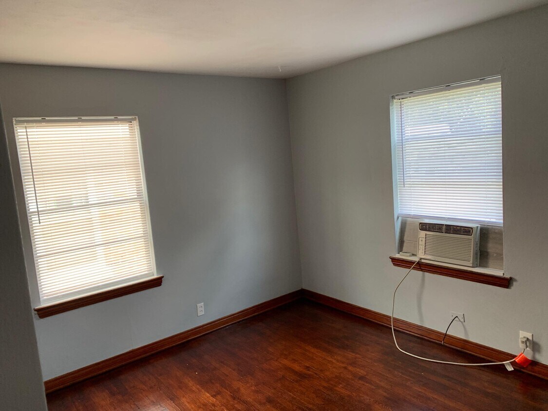 7112 Drury Ln Unit 2nd Floor Dev, Maplewood, MO 63143 Apartments in