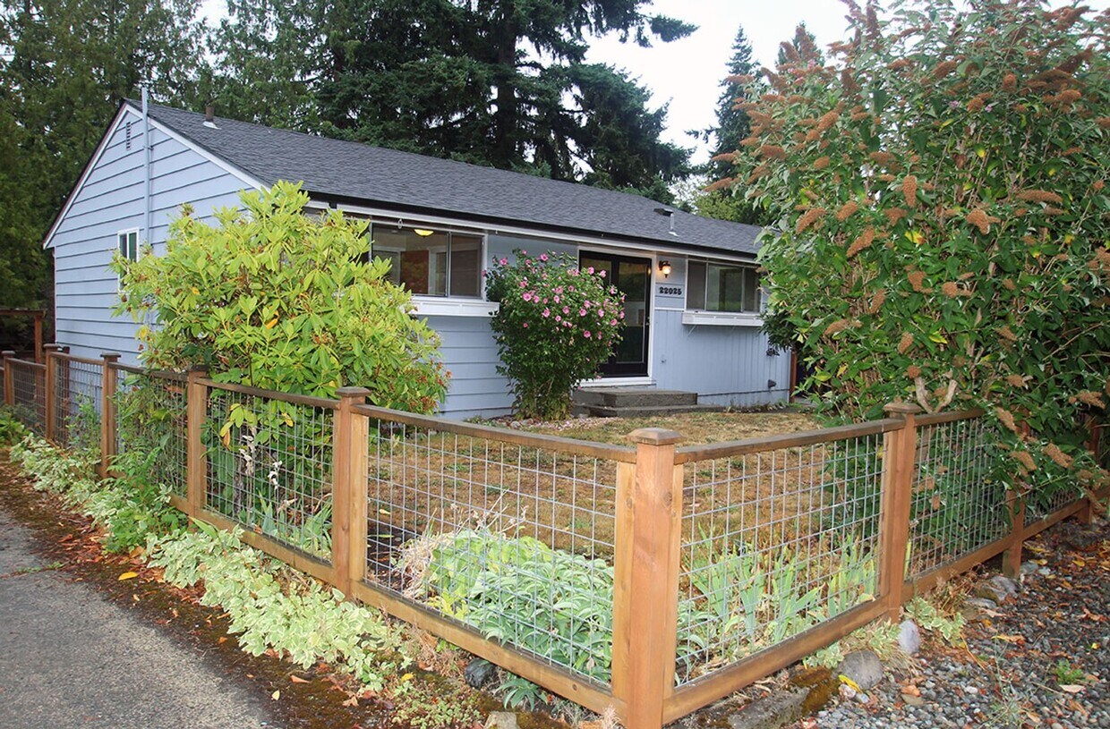 Primary Photo - MOUNTLAKE TERRACE 3 BED, 2 BATH HOME FOR R...
