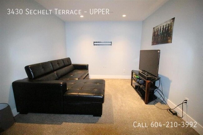Building Photo - Spacious Upper Suite with Workshop