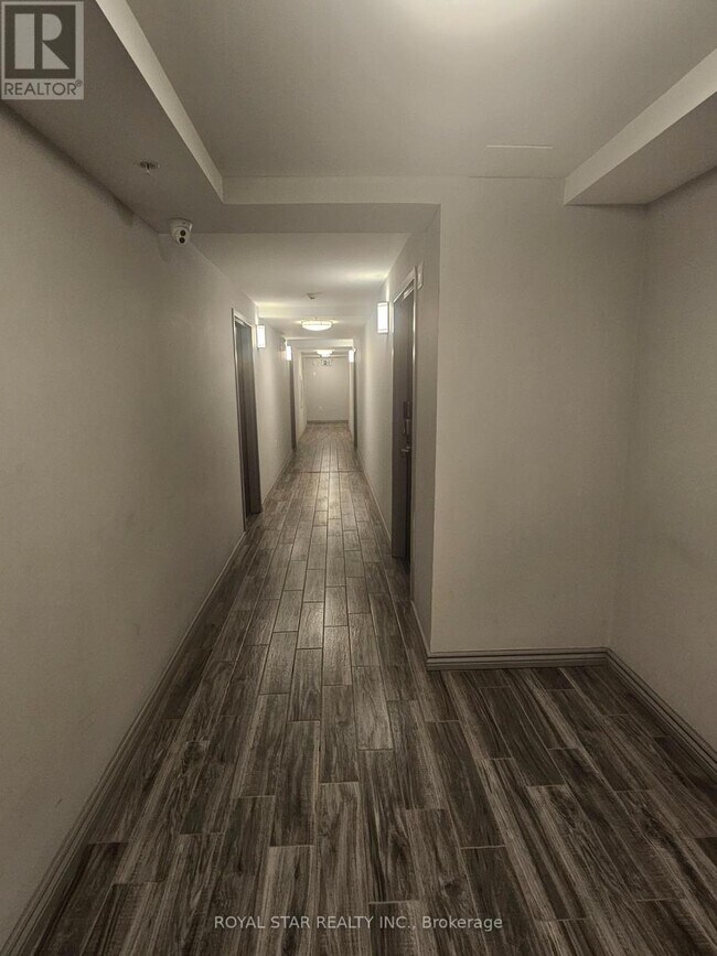 Building Photo - 275 Larch St