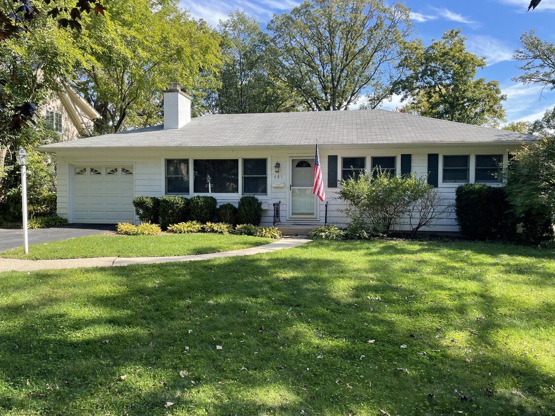 Primary Photo - 651 Lincoln Ave