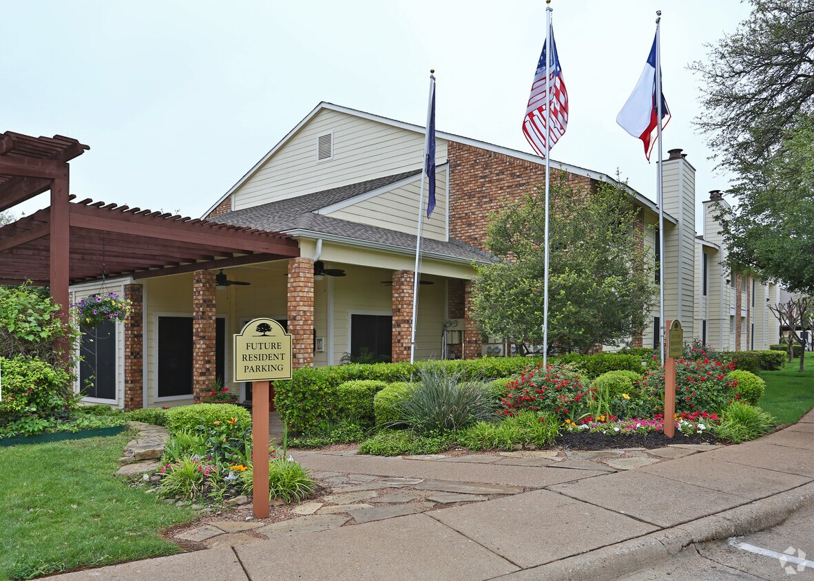 Ridgeway Apartments in Midlothian, TX