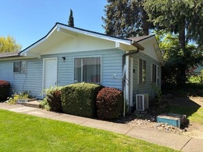 Building Photo - 1021 Main St E