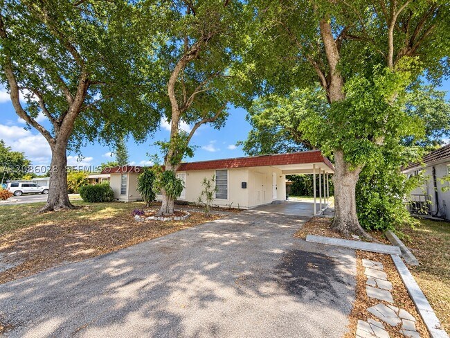 Building Photo - 7804 NW 73rd Terrace
