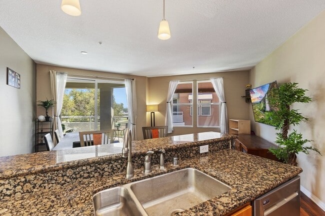 Building Photo - Ptykitc