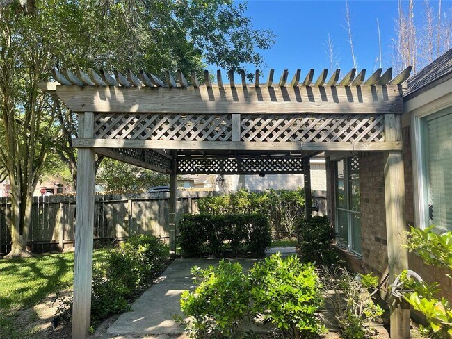Building Photo - 607 Calloway Dr