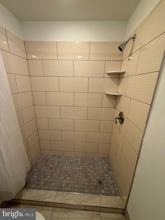 Foto del edificio - 4028 W Girard Ave