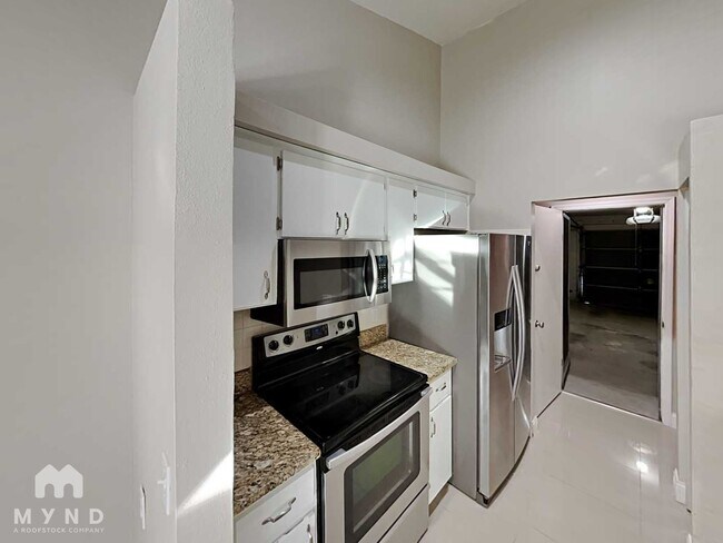 Foto del edificio - 8310 Clermont St