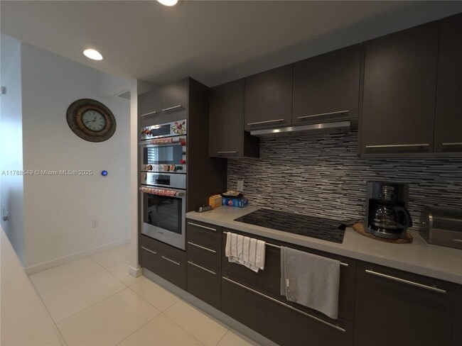 Foto del edificio - 7825 NW 107th Ave