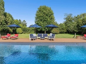 Building Photo - 43 Robin Dr