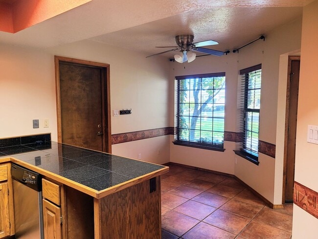Building Photo - BEAUTIFUL HOME IN A PRIME LOCATION | Showings Coming soon!