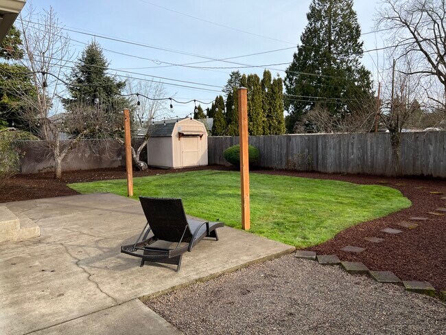 Building Photo - 20 SW 137th Ave