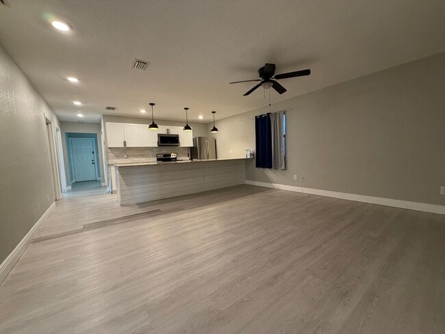 Foto del edificio - 3 bed/2 bath in St.Pete!