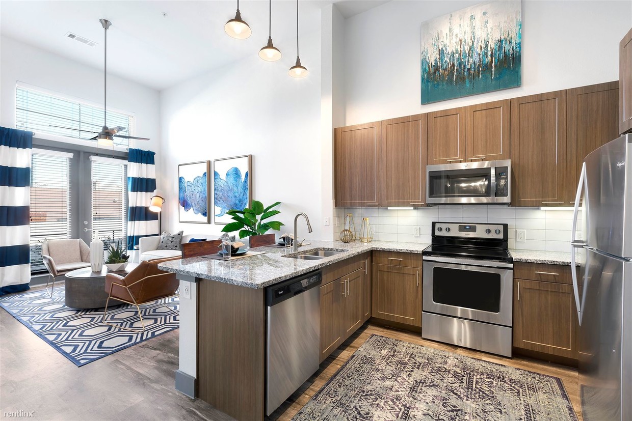 Primary Photo - 2 br, 2 bath Flat - 305 W Broadway Ave
