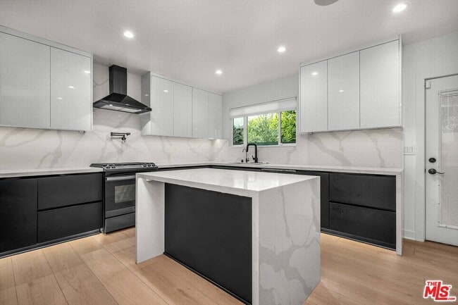 Building Photo - 9343 W Olympic Blvd