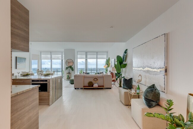 Foto del edificio - 650 NE 32nd St