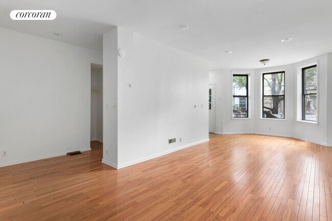 Building Photo - 426 74th St