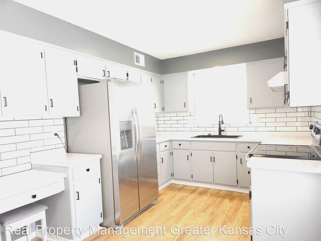 Building Photo - 4 br, 3 bath House - 1900 E. Sheridan Brid...