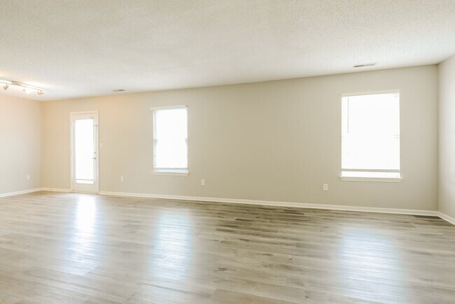 Foto del edificio - 4317 Village Trace Dr