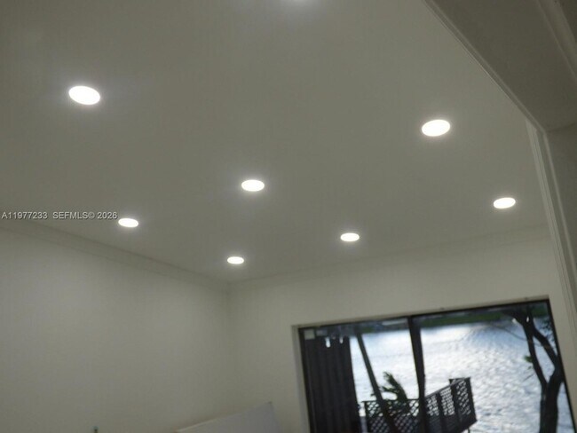 Building Photo - 5643 N Park Rd