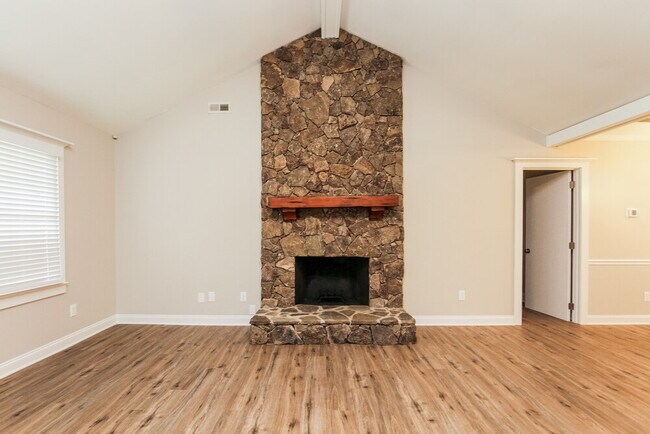 Foto del edificio - 105 Interlaken Pl