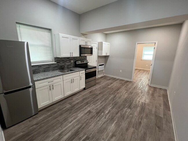 Building Photo - 7038 Woodland Ave