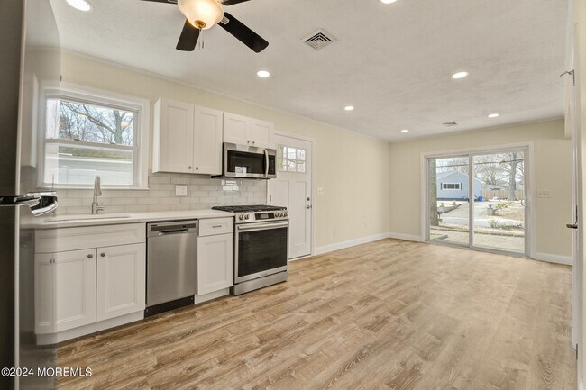 Foto del edificio - 741 Birch Rd