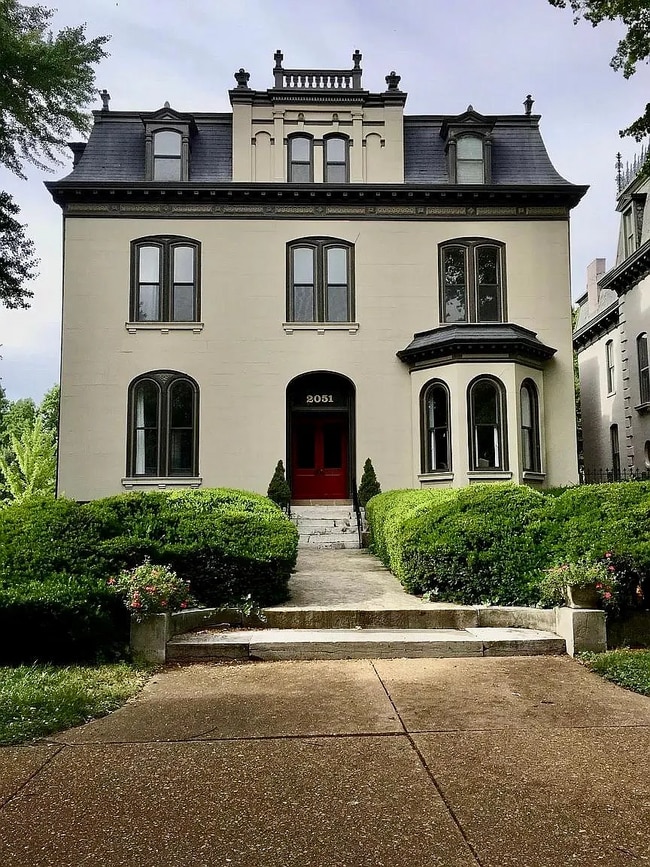 Park Ave Entrance - 2051 Park Ave