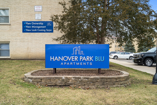 Entrada principal - Hanover Park Blu Apartments