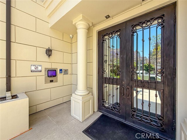 Foto del edificio - 443 N Palm Dr