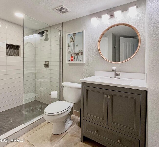 Foto del edificio - Spacious 1bdrm  light and bright bedroom with walk in closet