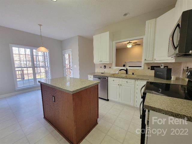 Building Photo - 1533 Hawthorne Dr