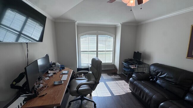 Building Photo - 6326 Glasgow Dr