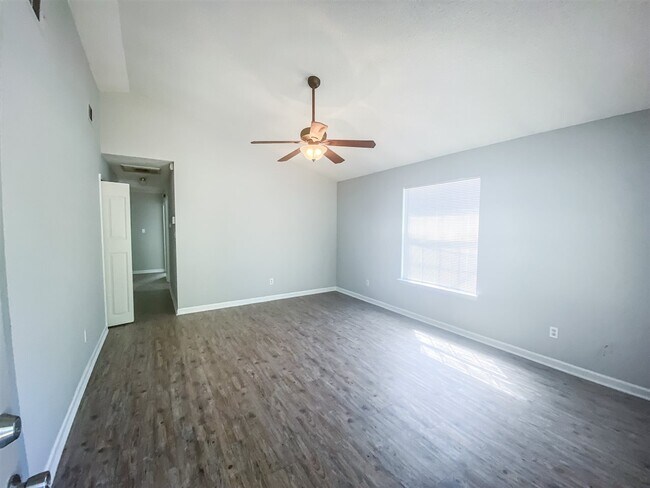 Foto del edificio - 911 Crossway Rd