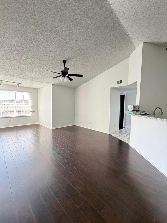 Building Photo - 12950 Vista Isles Dr