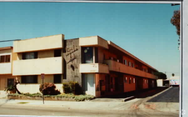 Primary Photo - Bali Hi Apartments