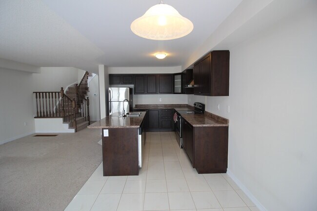 Building Photo - 8287 Tulip Tree Dr