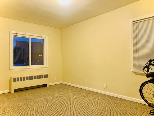Building Photo - 3226 Rawlins Ave