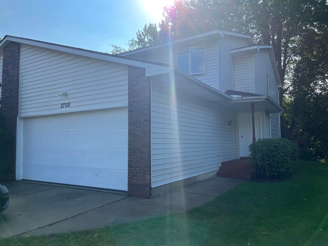 Primary Photo - 2700 Novak St