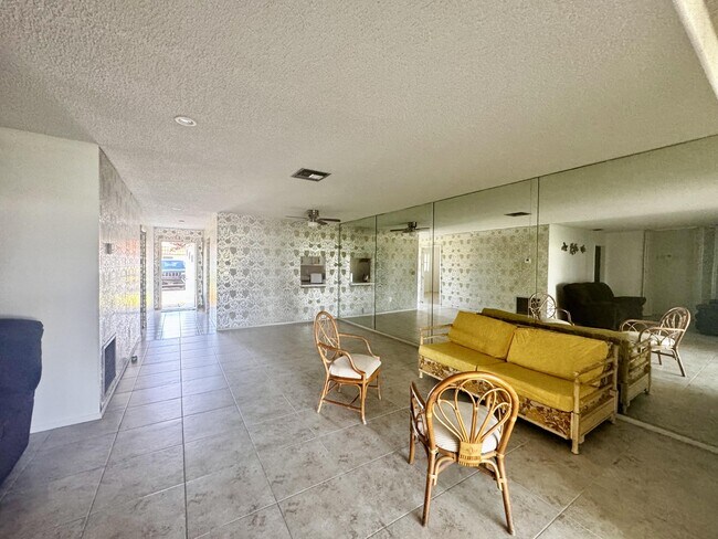 Foto del edificio - 5725 Fernley Dr E