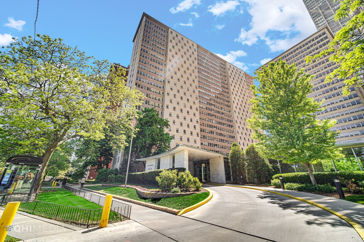 Foto principal - 3950 N Lake Shore Dr