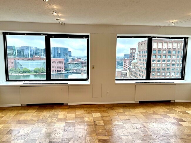 Building Photo - 85 E India Row