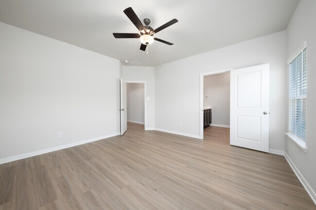 Foto del edificio - 15474 Maple Ter Dr