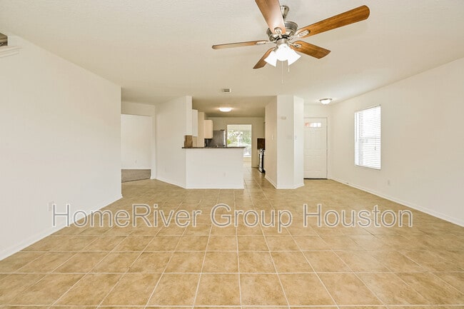 Building Photo - 20942 Foxwood Garden Dr